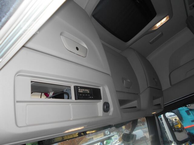 стандартний тягач Iveco AS440S46T/P 2LNG