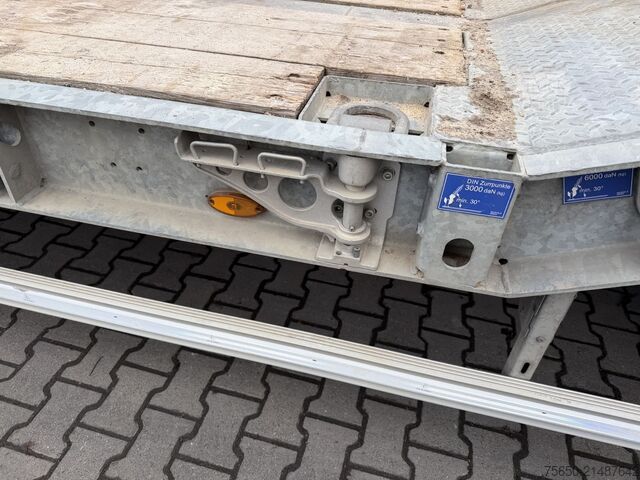 Remolque de plataforma baja Humbaur HTD 30  3 Achs Tiefladeranhänger, Wenig Benutzt