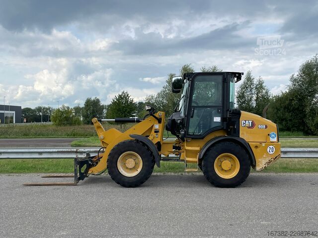 Nakladalnik Caterpillar 908