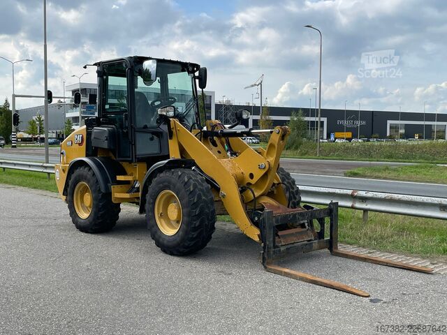 Nakladalnik Caterpillar 908