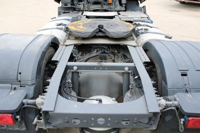 Nagy térfogatú nyergesvontató RENAULT T 520 4x2 High Sleeper 2 x Tank RETARDER Nr: 711