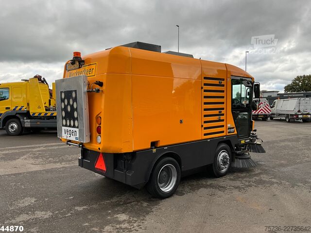 Veegmachine Ravo 540 with 3-rd brush