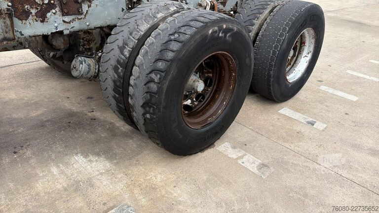 Alusta ja ohjaamo Scania 124 - 400 (MANUAL PUMP / POMPE MANUELLE / BOITE...