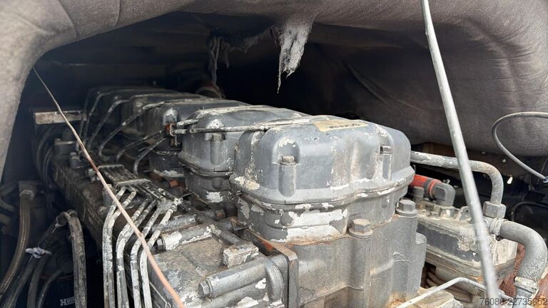 Alusta ja ohjaamo Scania 124 - 400 (MANUAL PUMP / POMPE MANUELLE / BOITE...