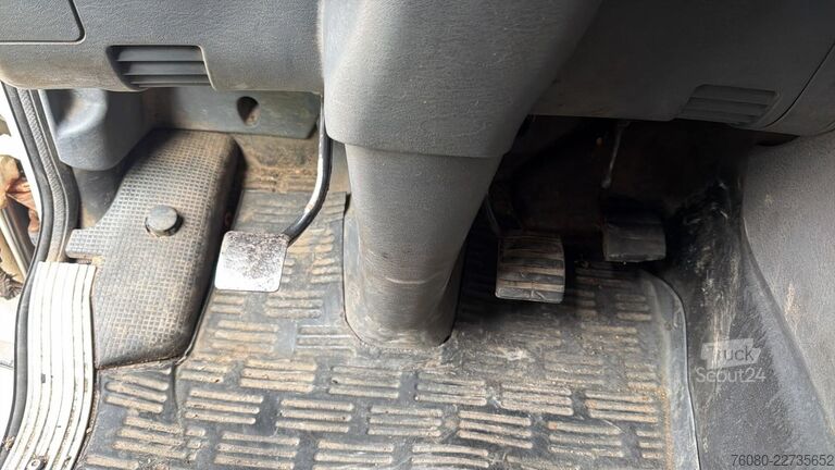 Alusta ja ohjaamo Scania 124 - 400 (MANUAL PUMP / POMPE MANUELLE / BOITE...