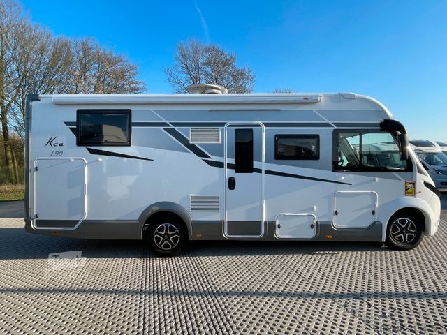 Integriertes Wohnmobil MOBILVETTA I 90 KEA | Face 2 Face, Franz. Bett