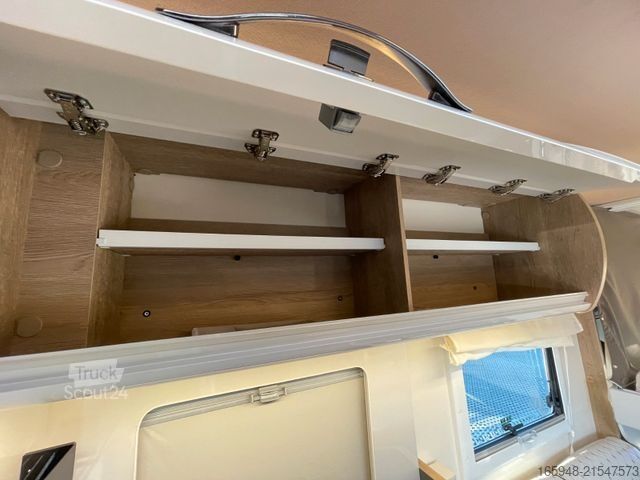 Integriertes Wohnmobil MOBILVETTA I 90 KEA | Face 2 Face, Franz. Bett