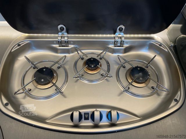 Integriertes Wohnmobil MOBILVETTA I 90 KEA | Face 2 Face, Franz. Bett