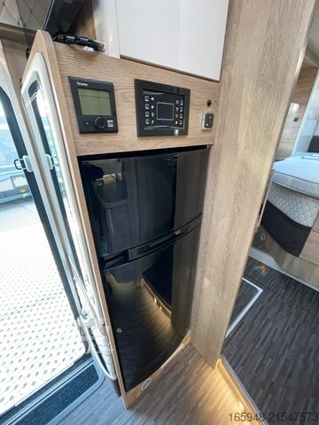 Integriertes Wohnmobil MOBILVETTA I 90 KEA | Face 2 Face, Franz. Bett