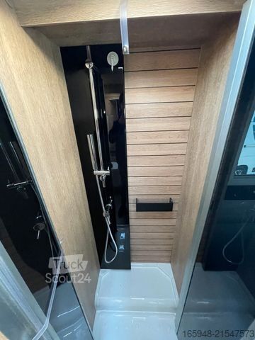 Integriertes Wohnmobil MOBILVETTA I 90 KEA | Face 2 Face, Franz. Bett