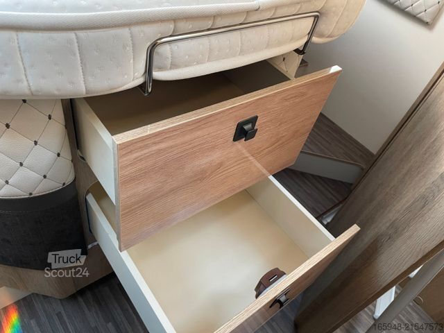 Integriertes Wohnmobil MOBILVETTA I 90 KEA | Face 2 Face, Franz. Bett