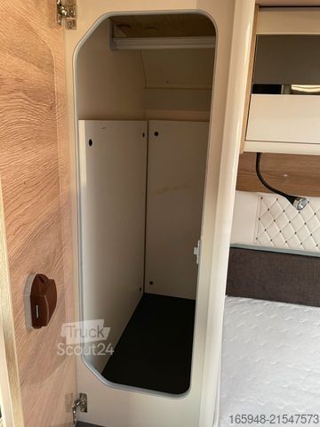 Integriertes Wohnmobil MOBILVETTA I 90 KEA | Face 2 Face, Franz. Bett