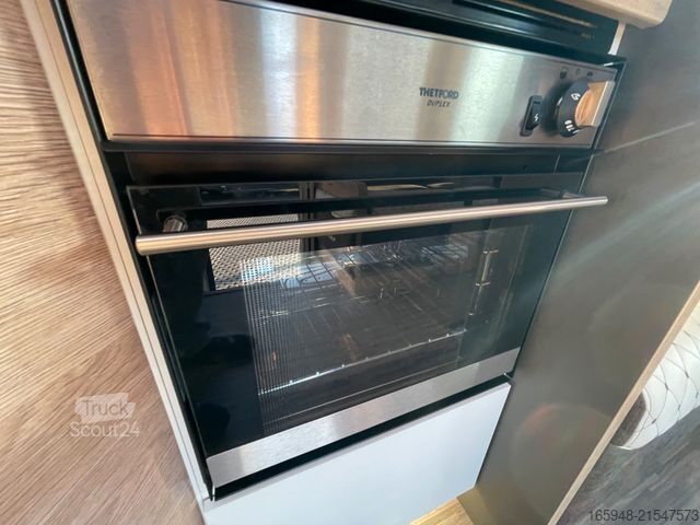 Integriertes Wohnmobil MOBILVETTA I 90 KEA | Face 2 Face, Franz. Bett