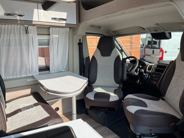 Camper van PÖSSL Roadcruiser  Dieselheizung/Markise/Radio/Kamera