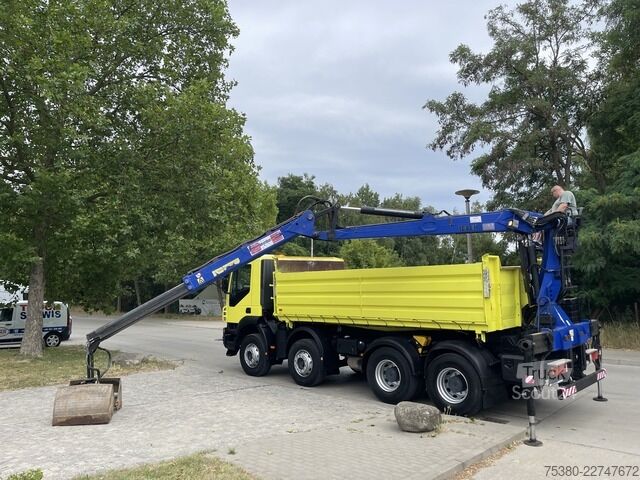 Grua montada em camião iveco Stralis AD340T41  8x4 *KLIMA*PENZ 10.83H Kran*