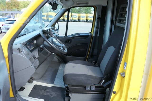 Skriňová dodávka iveco Daily 35 S11 C30C KURZ AUTOMATIK KAMERA Regale LUFT DURCHGANG EURO-5 CoC