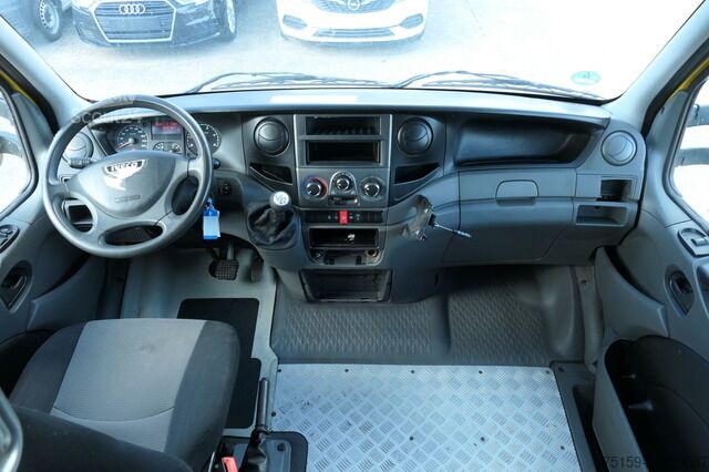 Skriňová dodávka iveco Daily 35 S11 C30C KURZ AUTOMATIK KAMERA Regale LUFT DURCHGANG EURO-5 CoC