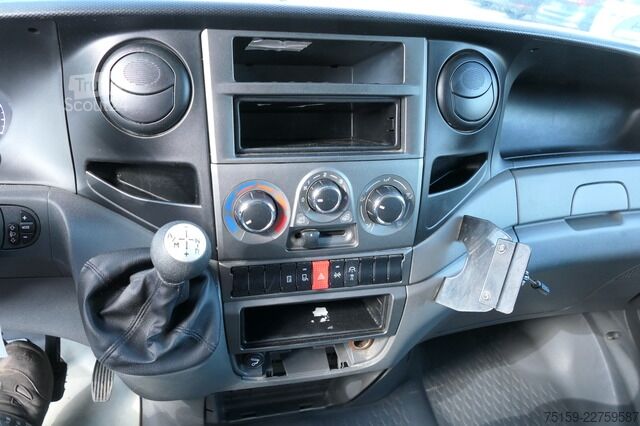 Skriňová dodávka iveco Daily 35 S11 C30C KURZ AUTOMATIK KAMERA Regale LUFT DURCHGANG EURO-5 CoC