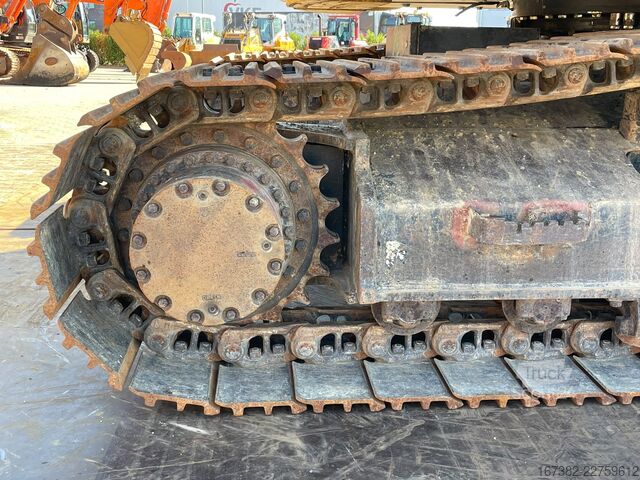 Pelle sur chenilles Hitachi ZX225USLC-6