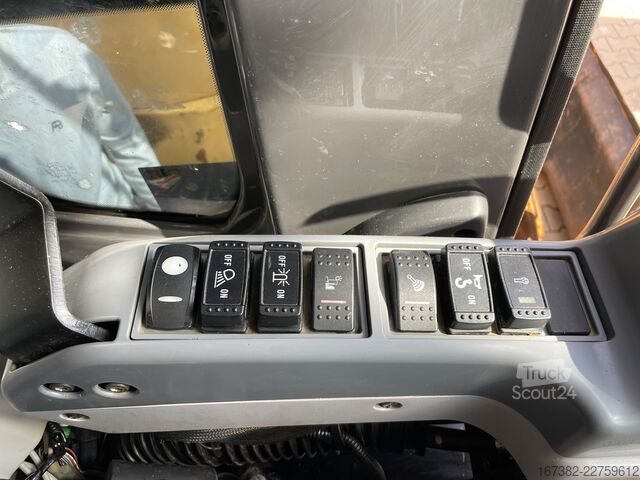Pelle sur chenilles Hitachi ZX225USLC-6