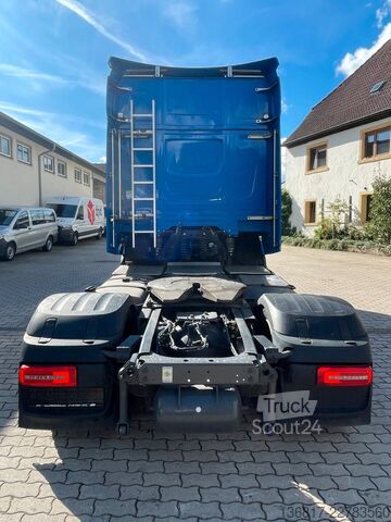 Nagy térfogatú nyergesvontató DAF XG+ 530 FT Lowliner LL Retarder Standklima ACC