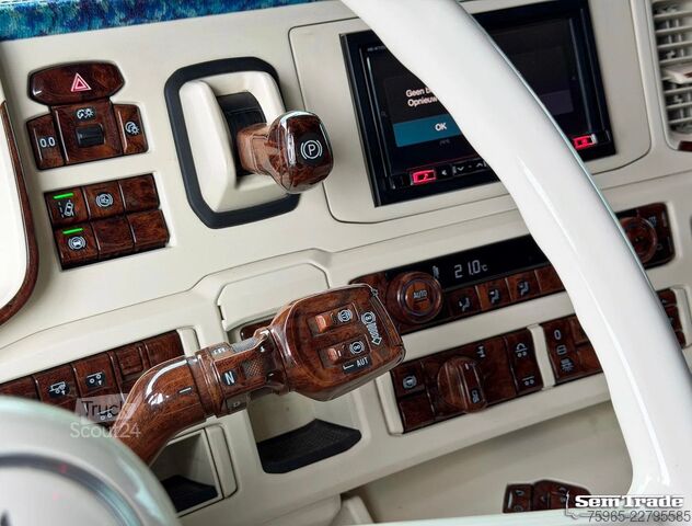 Стандартен влекач SCANIA S520 V8 NGS FULL OPTIONS RETARDER 2x TANKS SPECI
