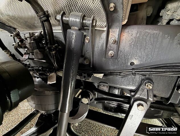 Стандартен влекач SCANIA S520 V8 NGS FULL OPTIONS RETARDER 2x TANKS SPECI