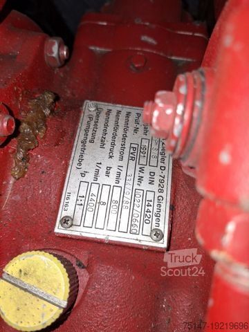 Nákladné auto s plochou korbou a plachtou IVECO 95E18 4x4 Allrad Feuerwehr SW 2000 mit Beladung