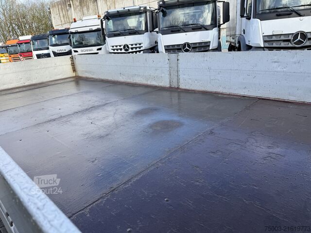 Truck-mounted crane van Iveco EuroCargo 80E15 Kran Atlas 60.1