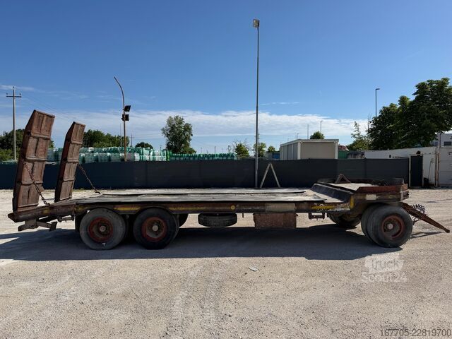 Semirremolque de plataforma baja para el transporte de maquinaria de construcción CTC RP26S