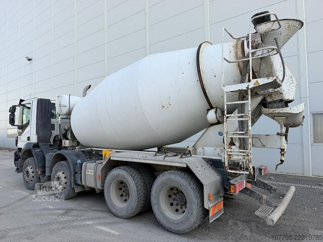 Miešačka betónu na podvozku IVECO TRAKKER 400