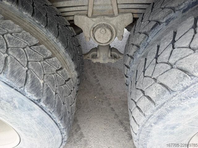 Miešačka betónu na podvozku IVECO TRAKKER 400