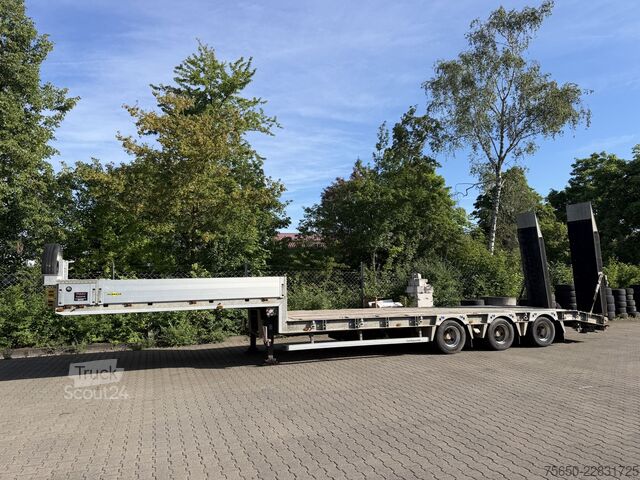Tieflader-Sattelauflieger Humbaur HTS30  3 Achs Satteltieflader, wenig benutzt