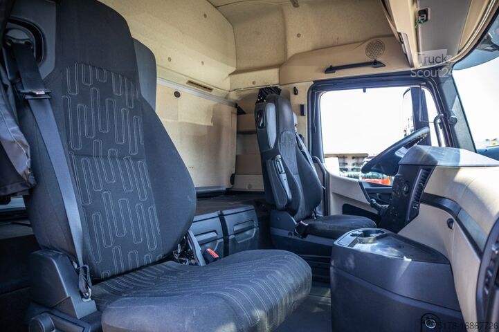 Standard tractor MERCEDES AROCS 1845 HAD - 4X4 + HYDR.