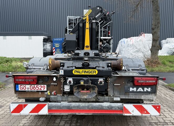 Grue montée sur camion MAN TGS 35.510  124 TKm  8x4  Tridem Retard