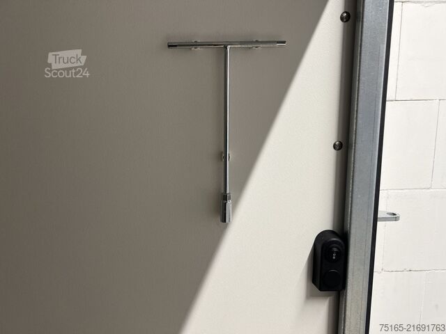 Remorcă carosată Böckmann KT 3015/27 H TKL glatte Wände Kofferanhänger