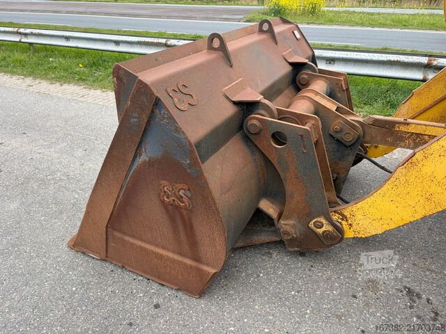 Rakodógép Komatsu WA270-8E0