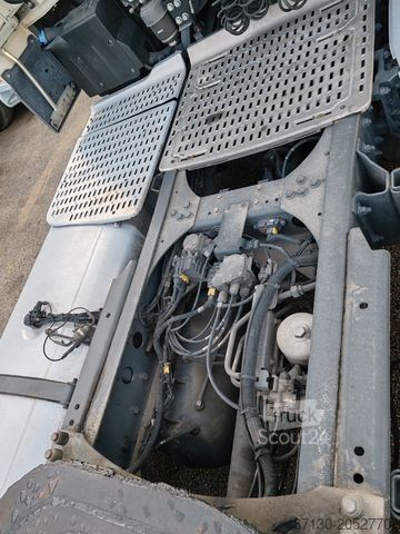 Ciągnik siodłowy typu volume DAF XF 106.480 SSC MEGA