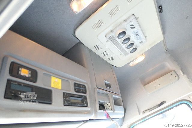 Transporter mit Pritsche & Plane MERCEDES-BENZ 823 Atego 4x2, Schlafliege, Schiebeplane, Klima