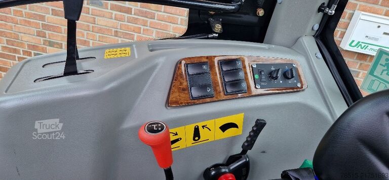 Traktor YTO 70 PS YTO Traktor Schlepper NMF704C FL