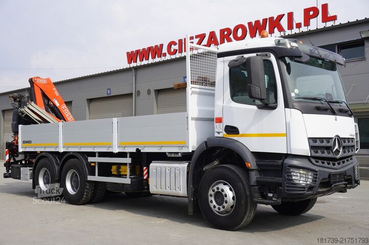 Platforma ar celtni Mercedes-Benz Arocs 2633 flatbed truck / Crane FASSI
