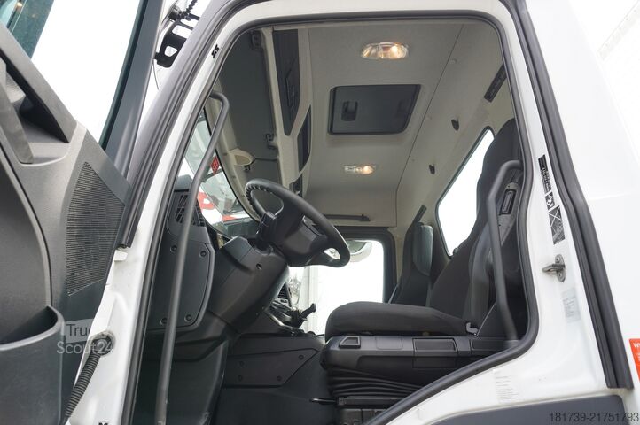 Platforma ar celtni Mercedes-Benz Arocs 2633 flatbed truck / Crane FASSI