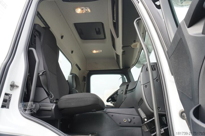 Platforma ar celtni Mercedes-Benz Arocs 2633 flatbed truck / Crane FASSI