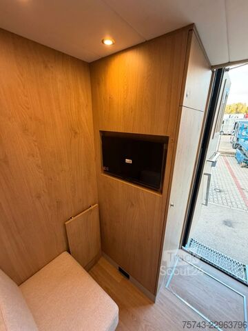 Hästtransportsläp  STX Trailer  4 Pferde Wohnung, Dusche, Neu
