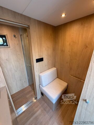 Hästtransportsläp  STX Trailer  4 Pferde Wohnung, Dusche, Neu