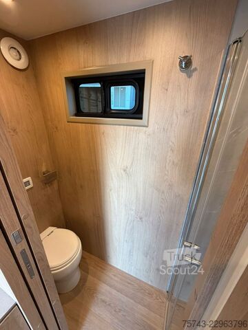 Hästtransportsläp  STX Trailer  4 Pferde Wohnung, Dusche, Neu