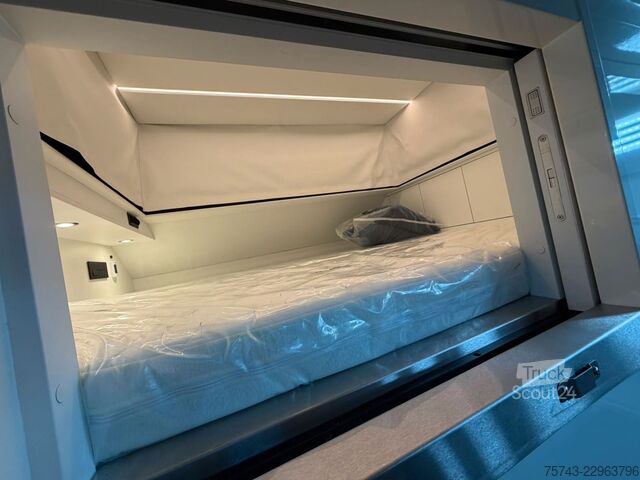 Hästtransportsläp  STX Trailer  4 Pferde Wohnung, Dusche, Neu
