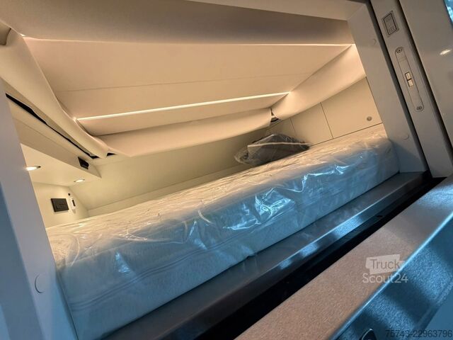Hästtransportsläp  STX Trailer  4 Pferde Wohnung, Dusche, Neu