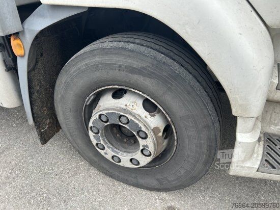 Nákladné auto s plochou korbou a plachtou DAF LF 55 250 PLANE MIT LBW, E5