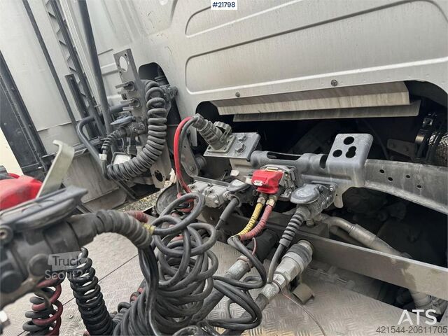 Standard tractor Scania R590 6x2 Tractor Unit with Walking Floor Hydraulic